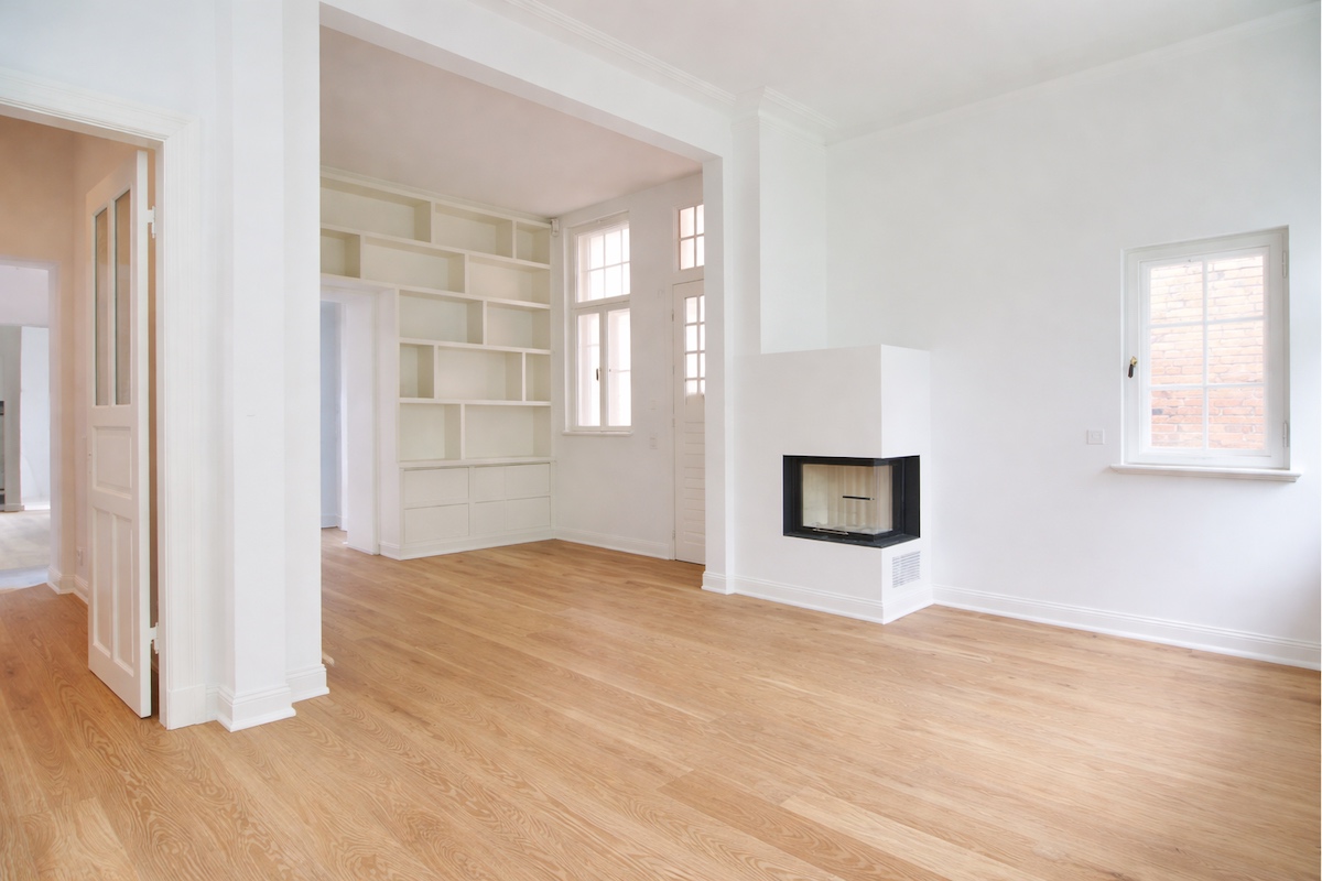 Peinture intérieure d’un appartement, murs et plafonds rénovés