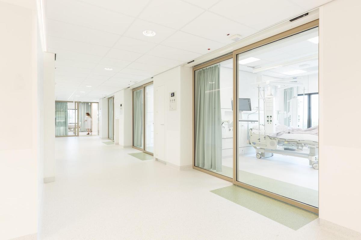 Peinture intérieure d’un hôpital ou centre de soins