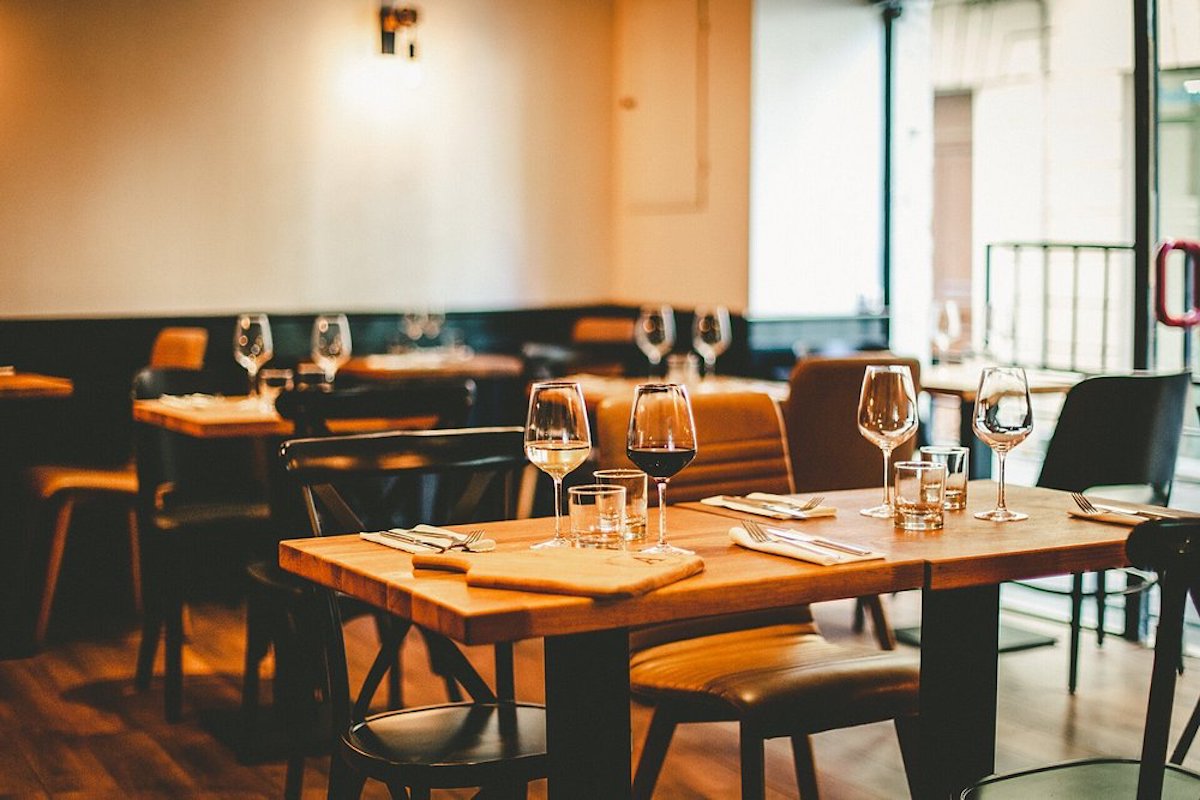 Peinture intérieure d’un café ou restaurant